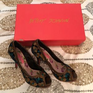 Betsy Johnson James Platform Heels Size 7 Floral